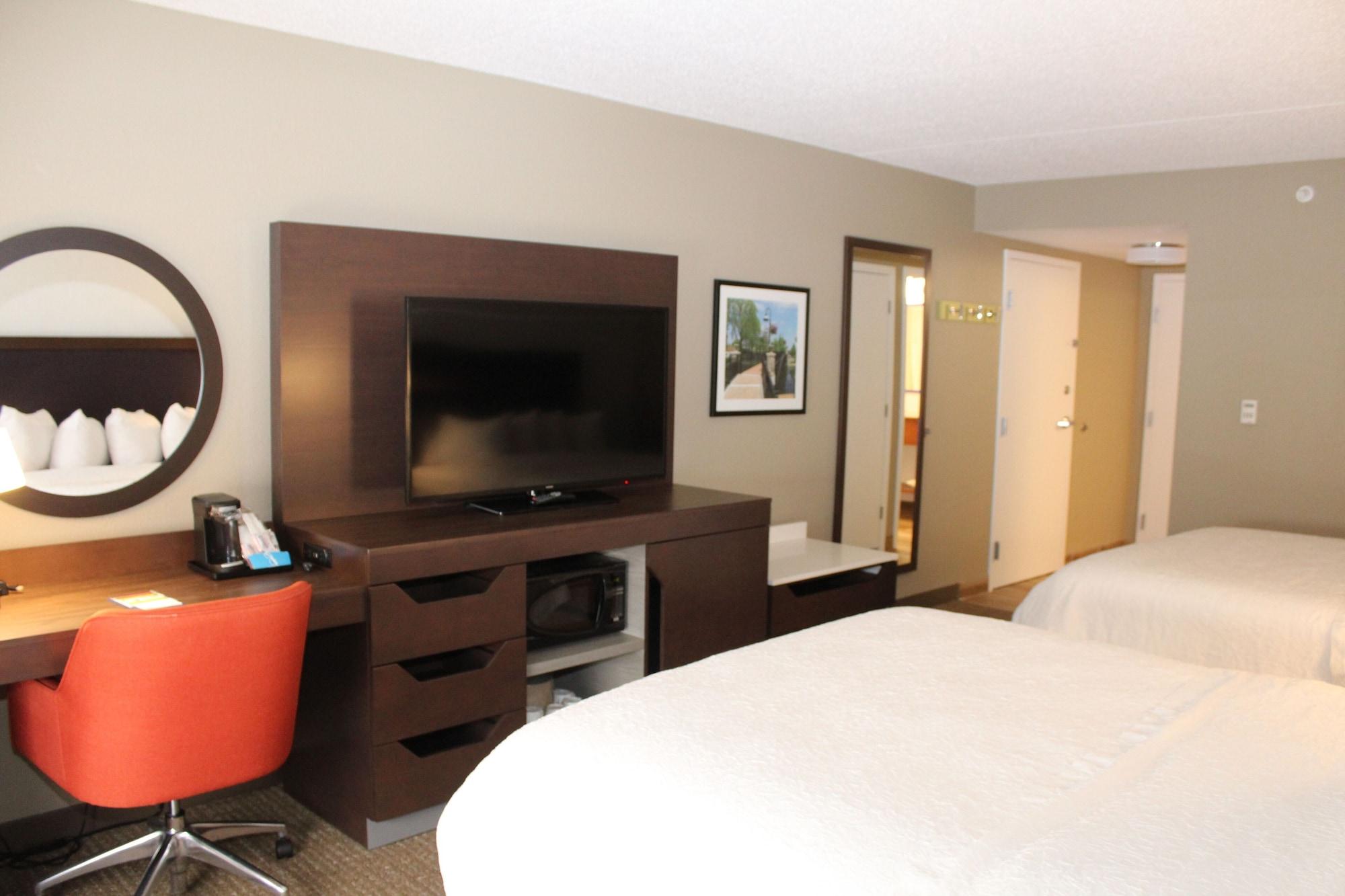Hampton Inn McHenry Buitenkant foto