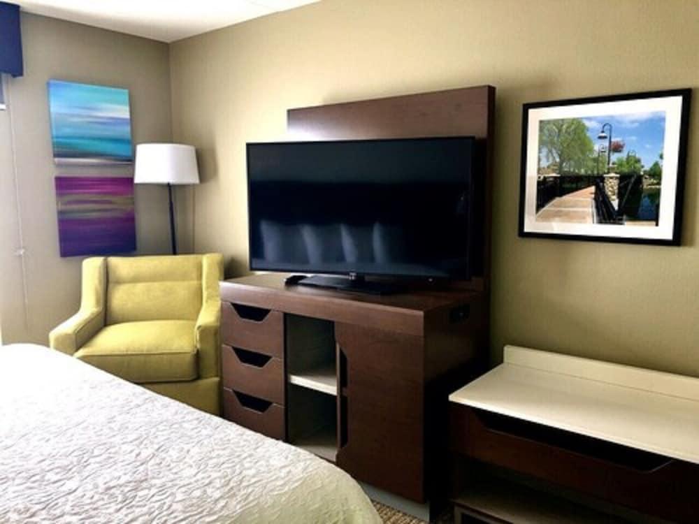Hampton Inn McHenry Buitenkant foto